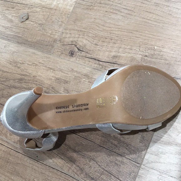 Silver heels - Picture 5 of 7